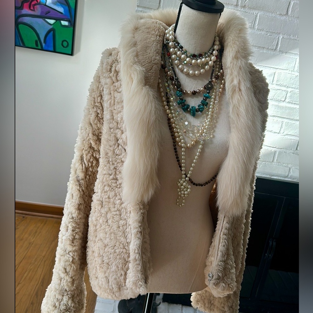 Fur Cream Jacket with Plush Collar